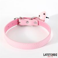 LateToBed collar ajustable con cascabel (rosa), imagen 2